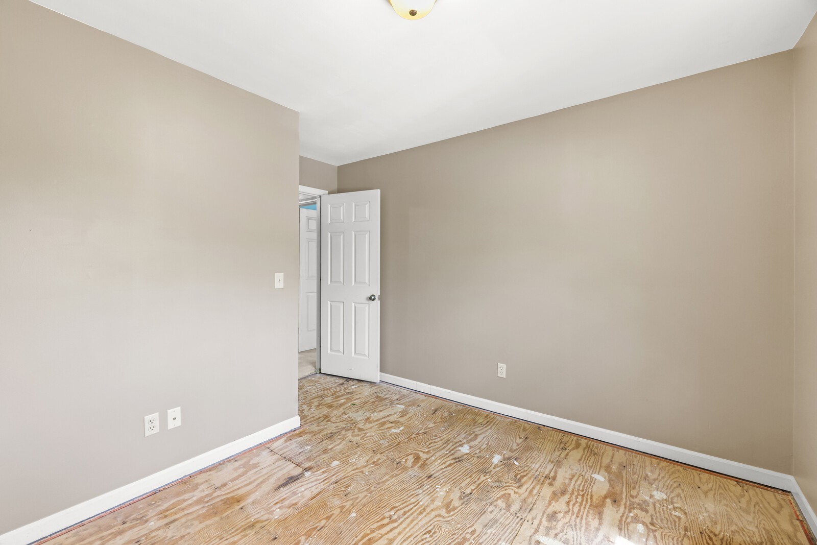 412 Woodsman Ct