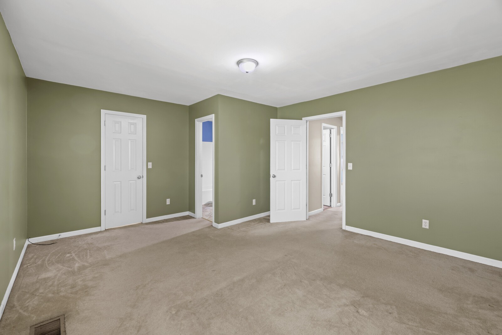 412 Woodsman Ct