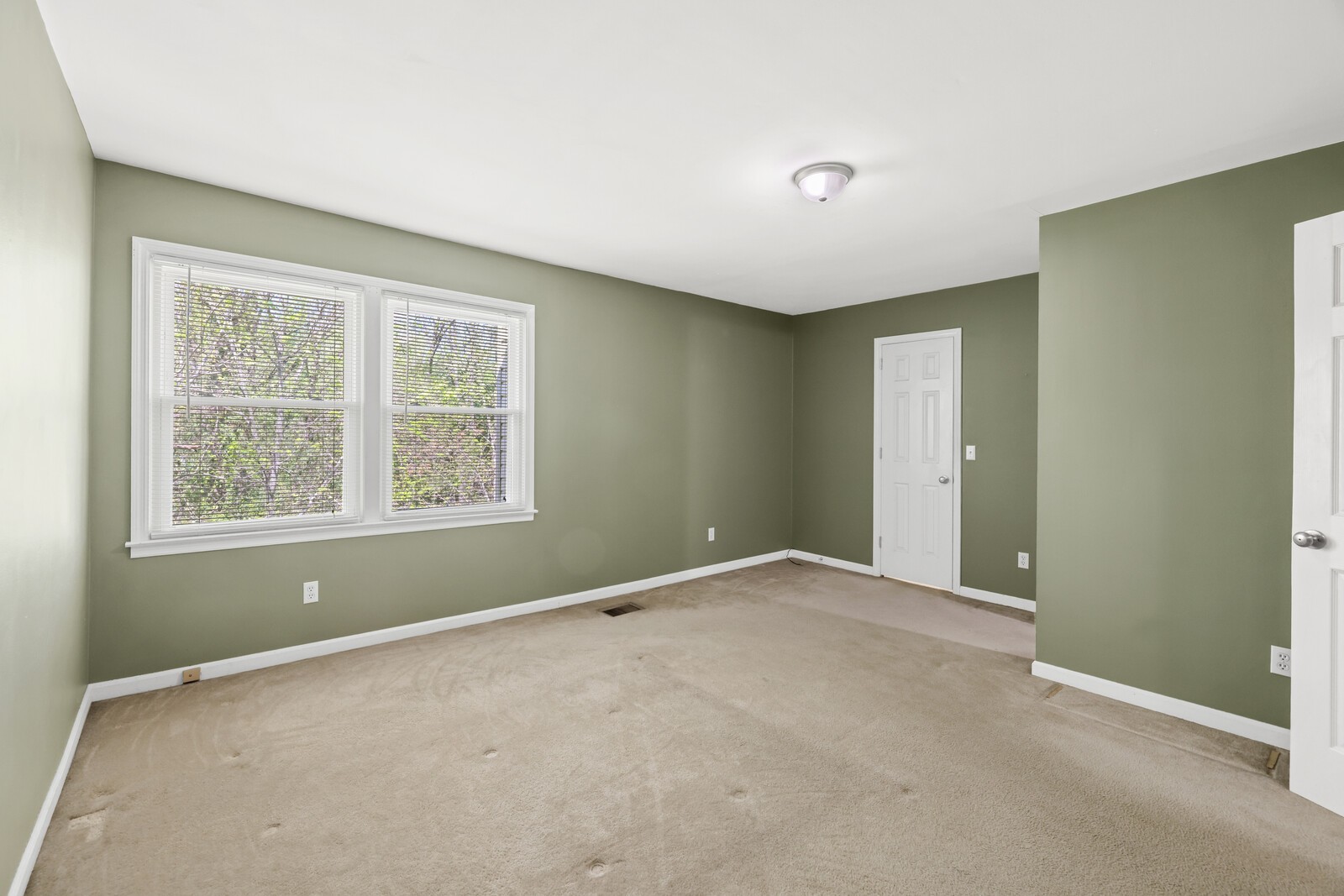 412 Woodsman Ct
