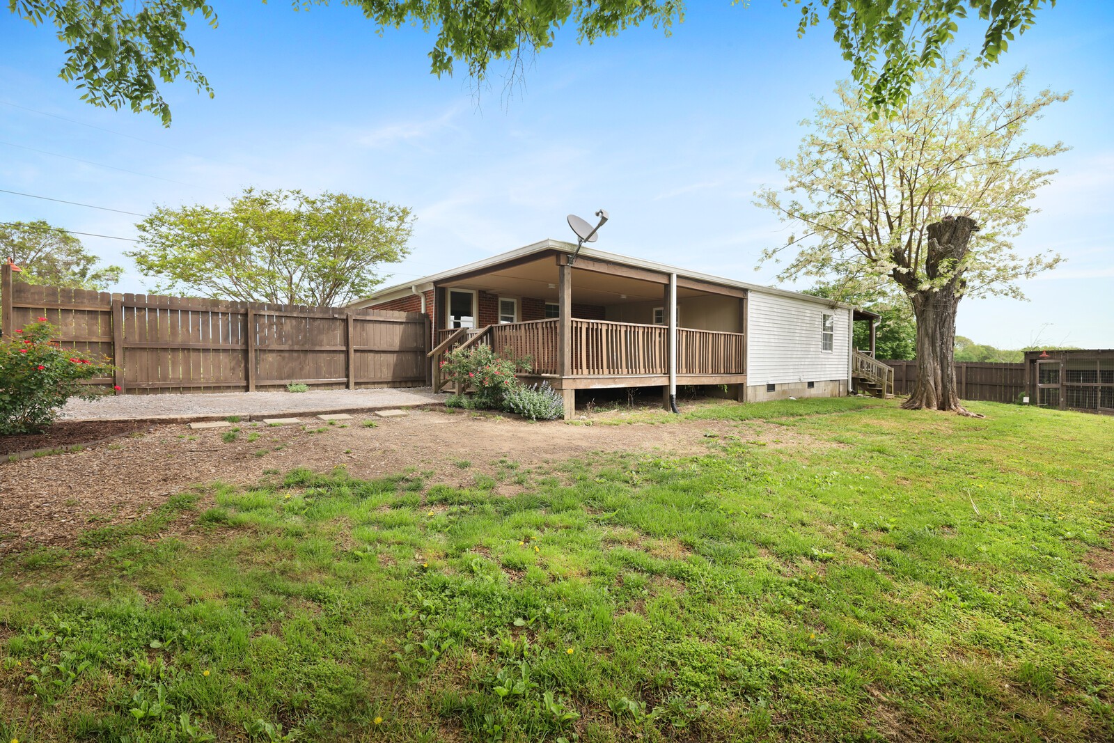 1130 Tracy Rd
