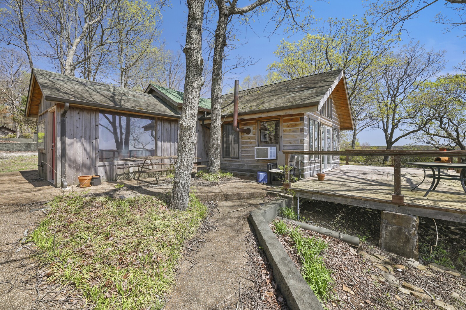 386 Hanging Rock Dr