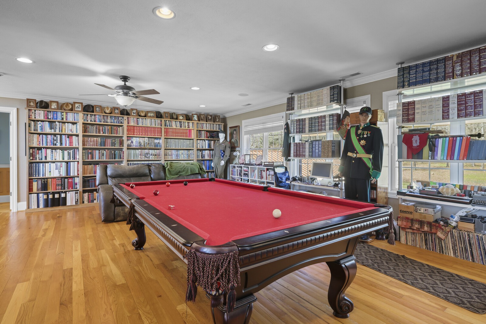 386 Hanging Rock Dr