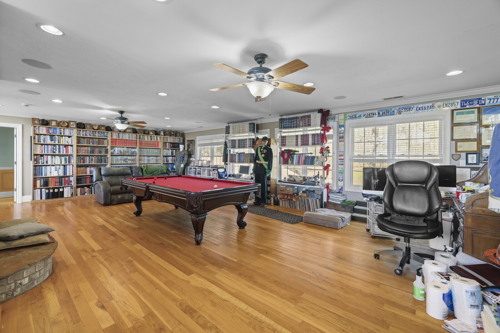 386 Hanging Rock Dr