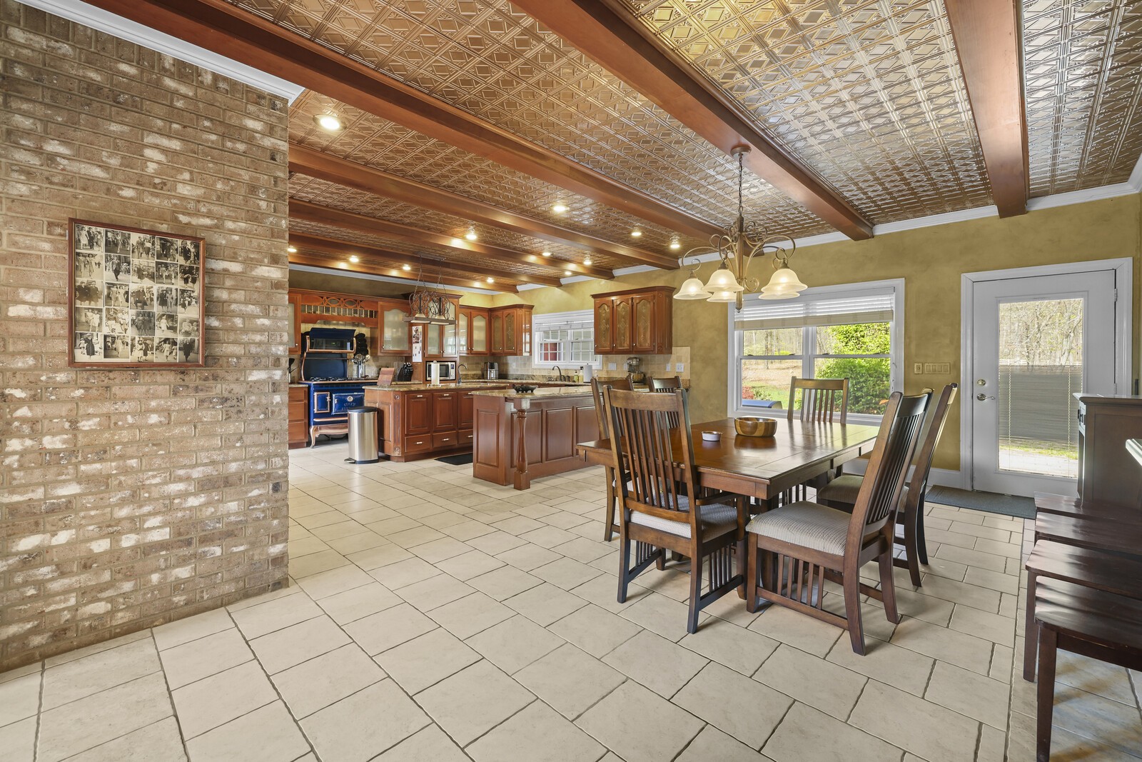 386 Hanging Rock Dr