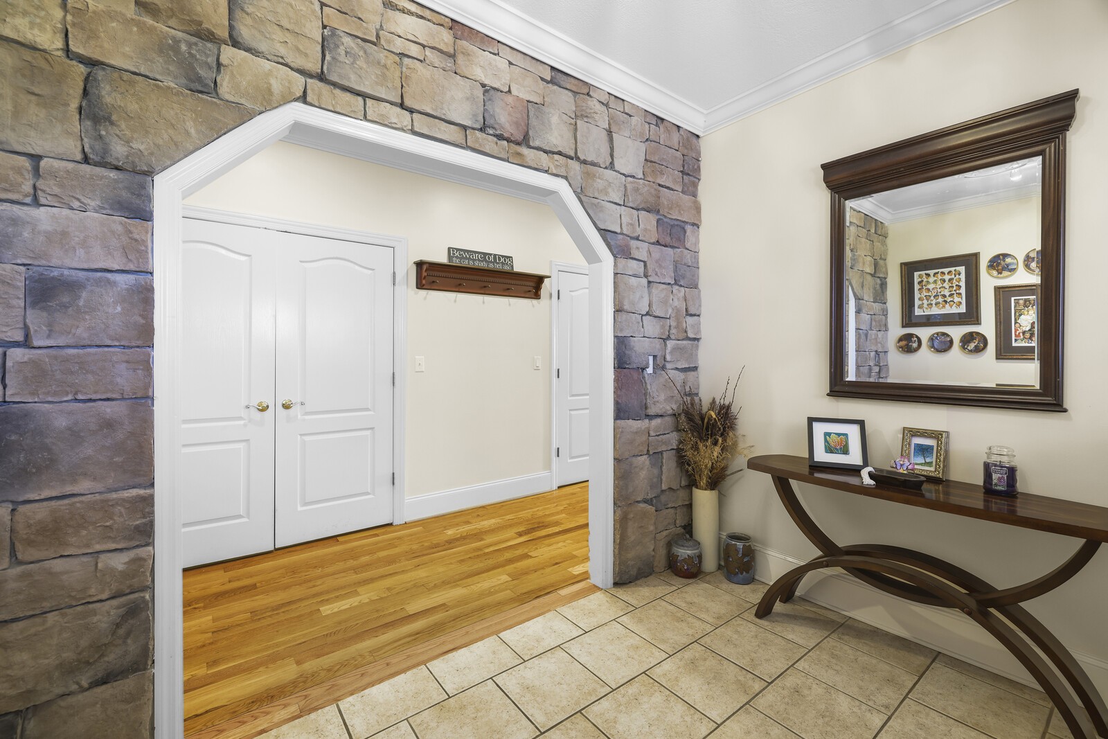 386 Hanging Rock Dr