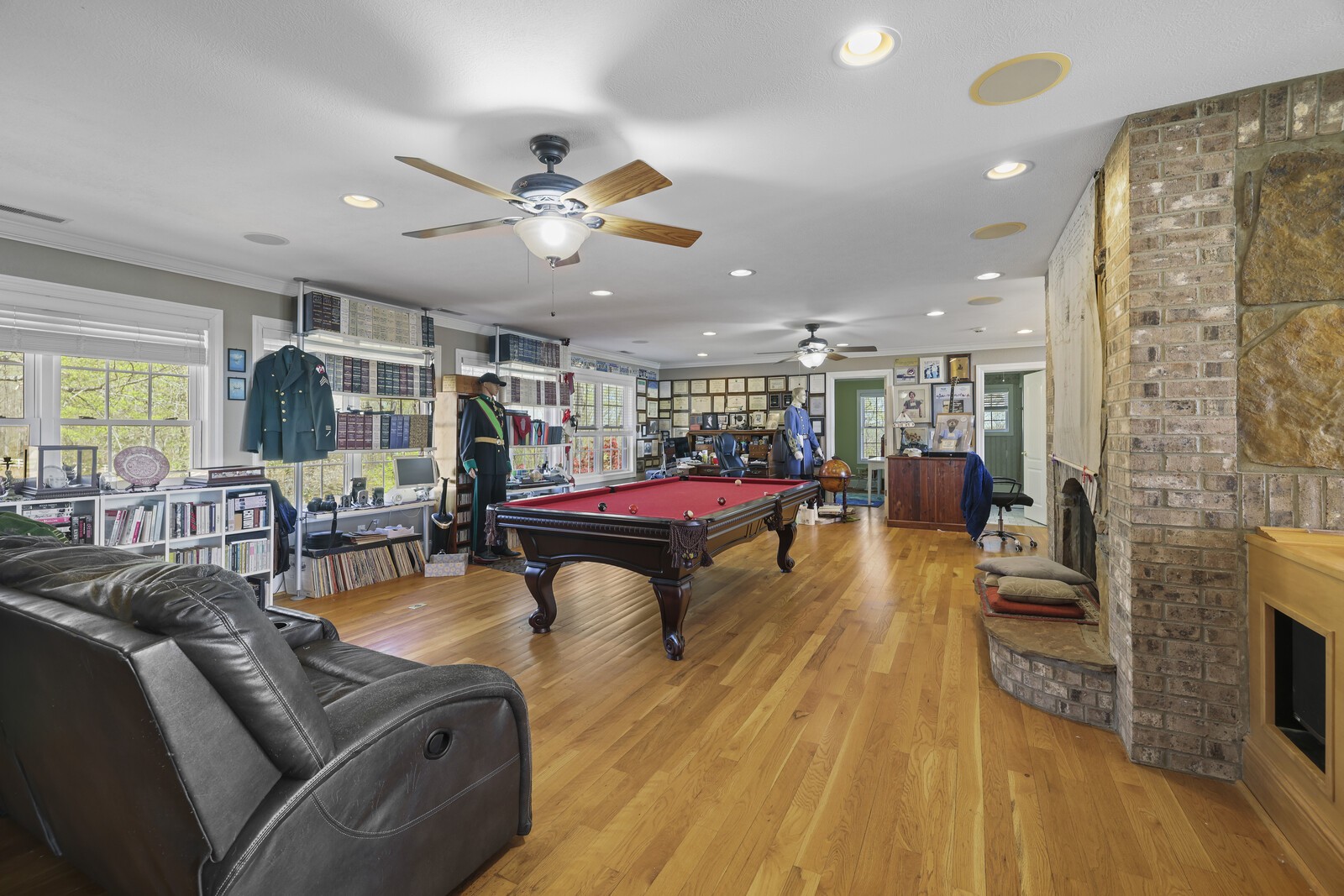 386 Hanging Rock Dr