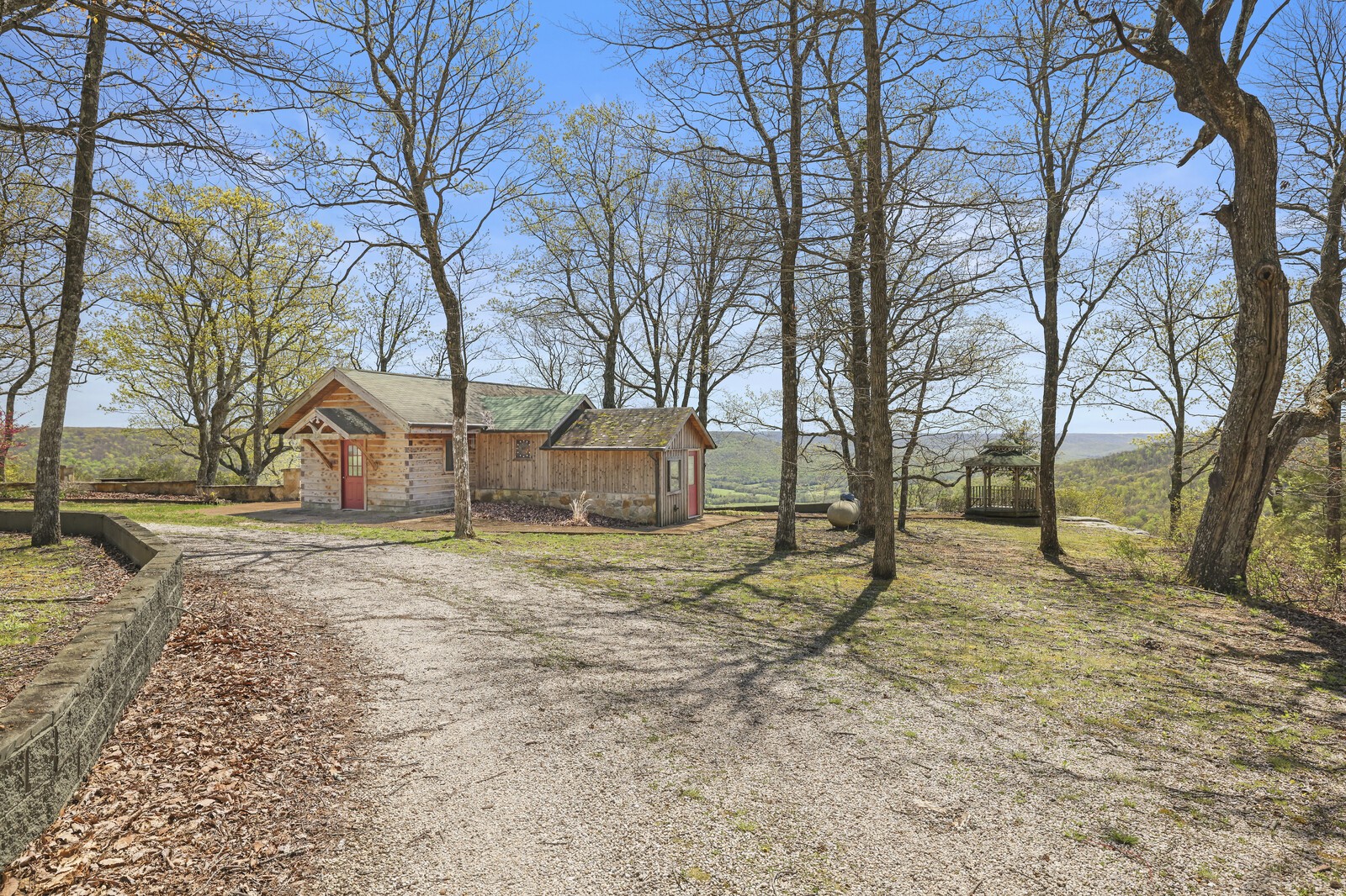 386 Hanging Rock Dr