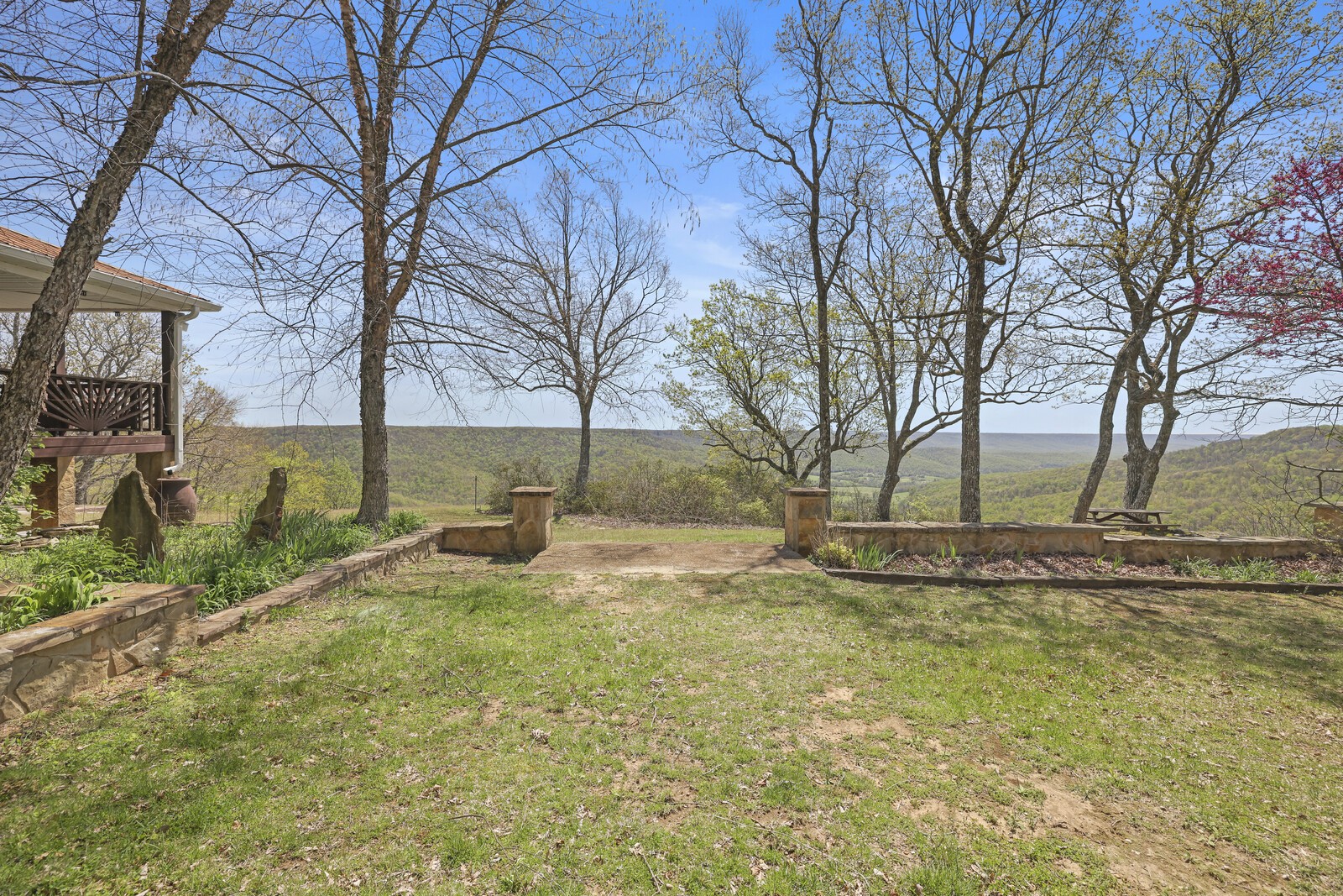 386 Hanging Rock Dr