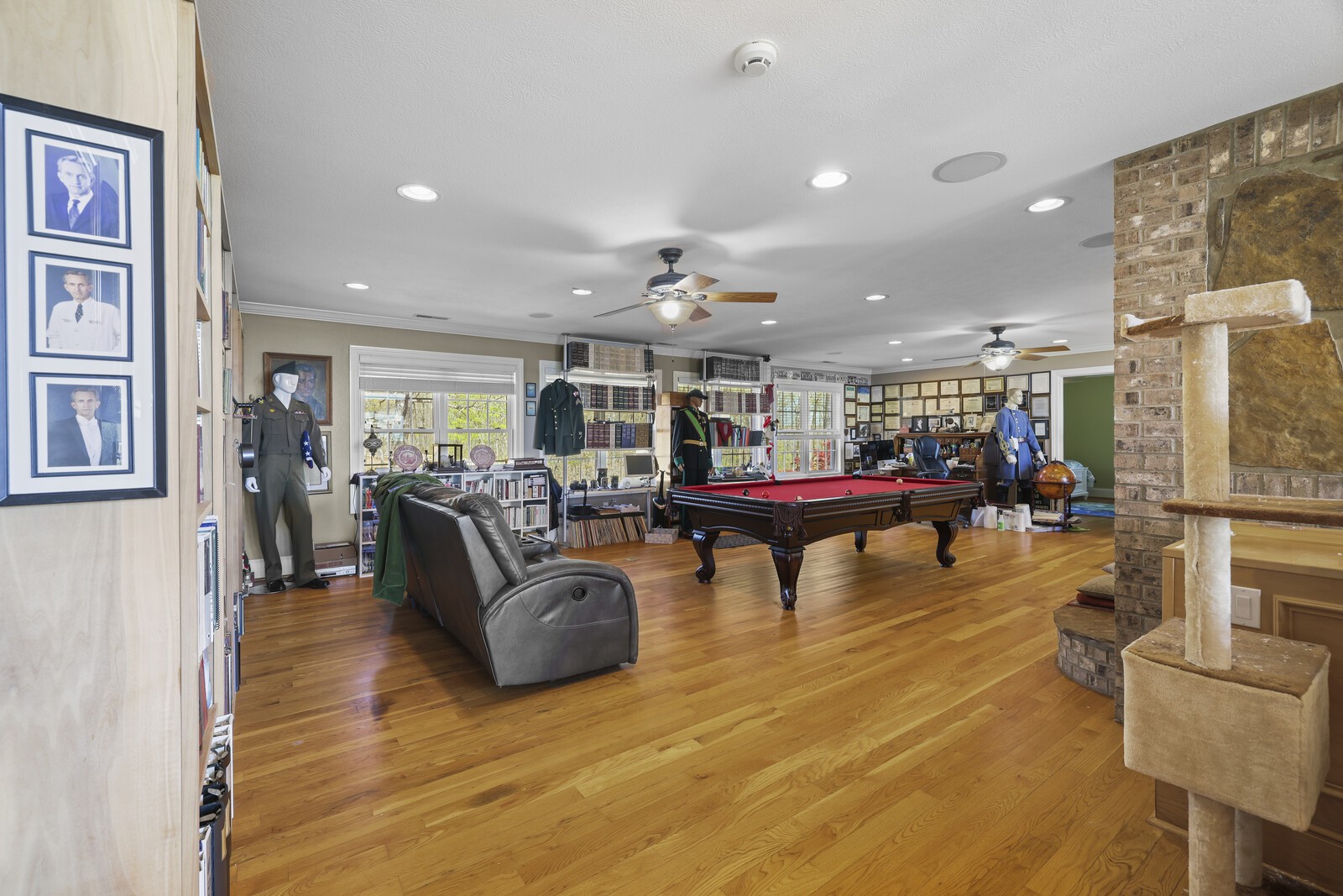 386 Hanging Rock Dr