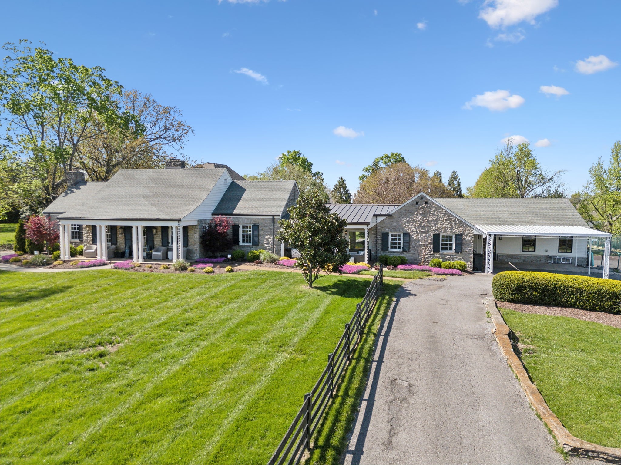 440 E Main St