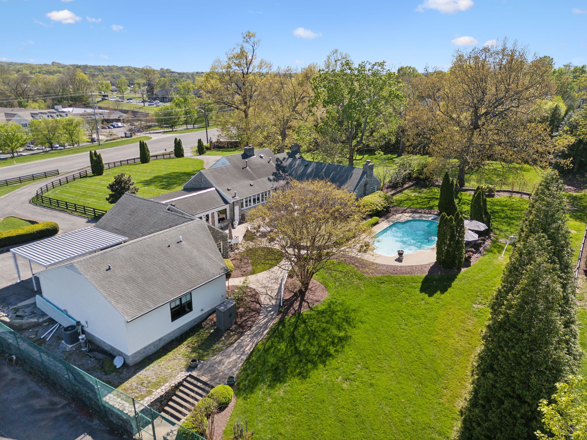 440 E Main St