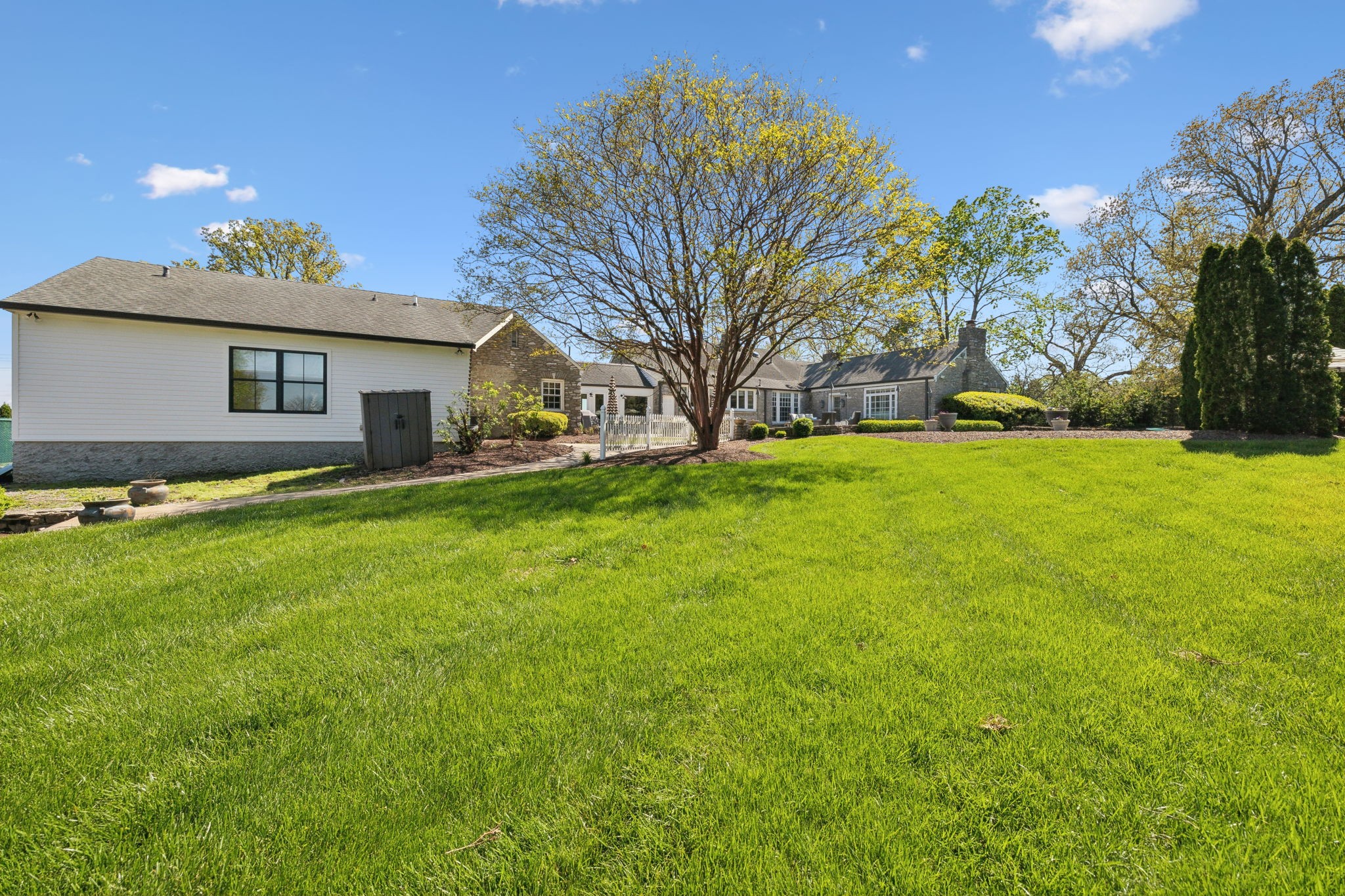 440 E Main St
