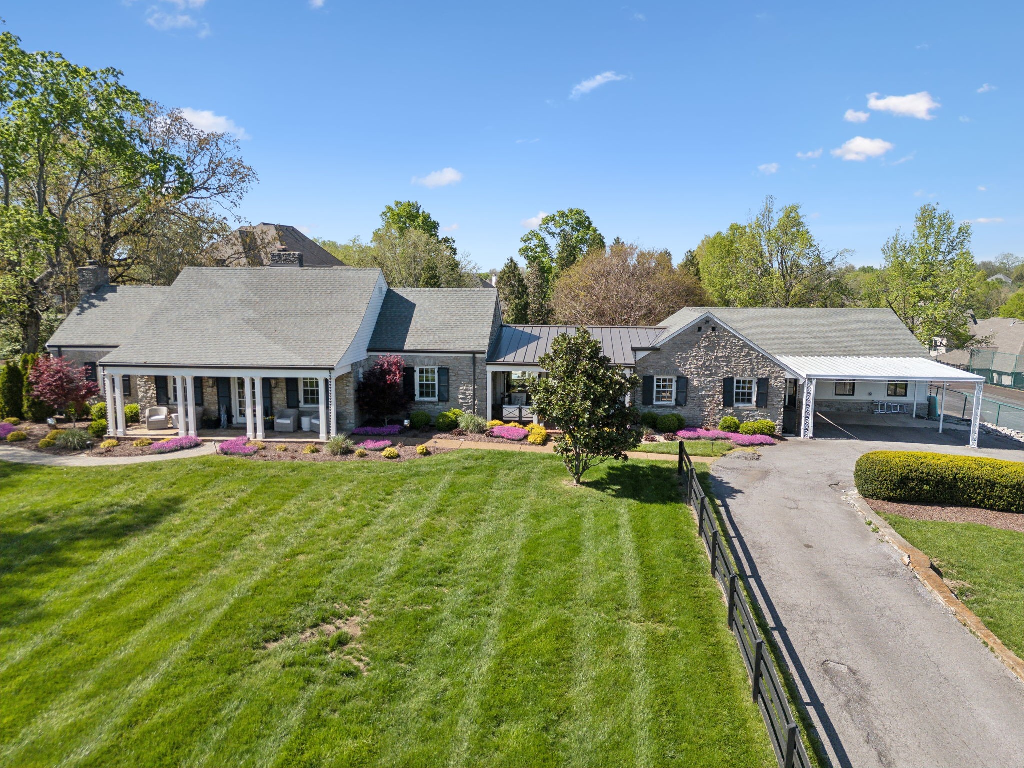 440 E Main St