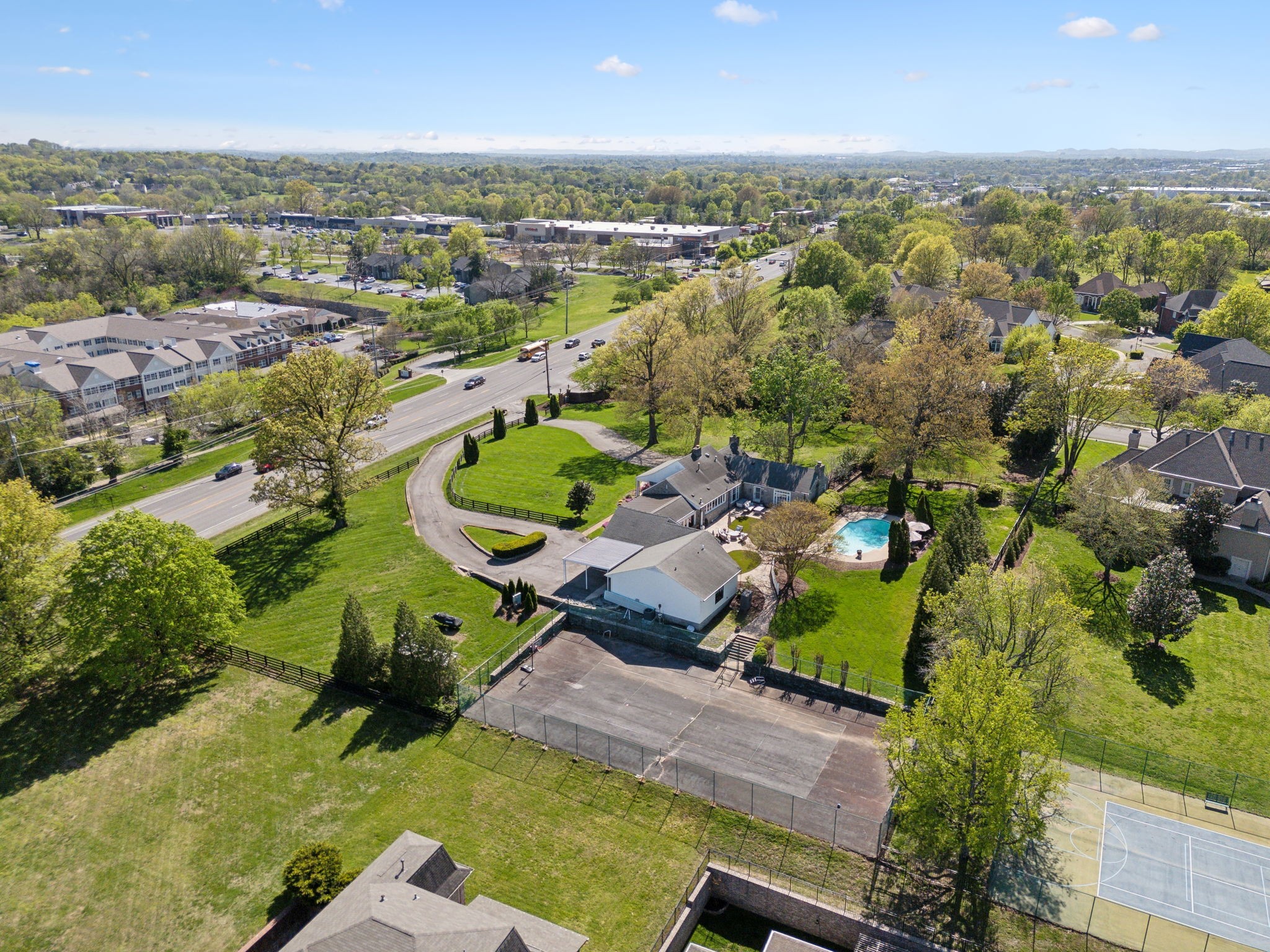440 E Main St