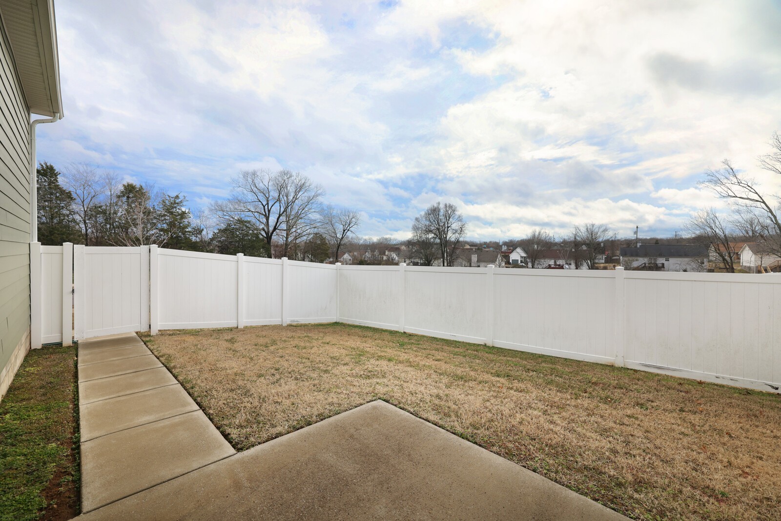 1347 Tree House Dr