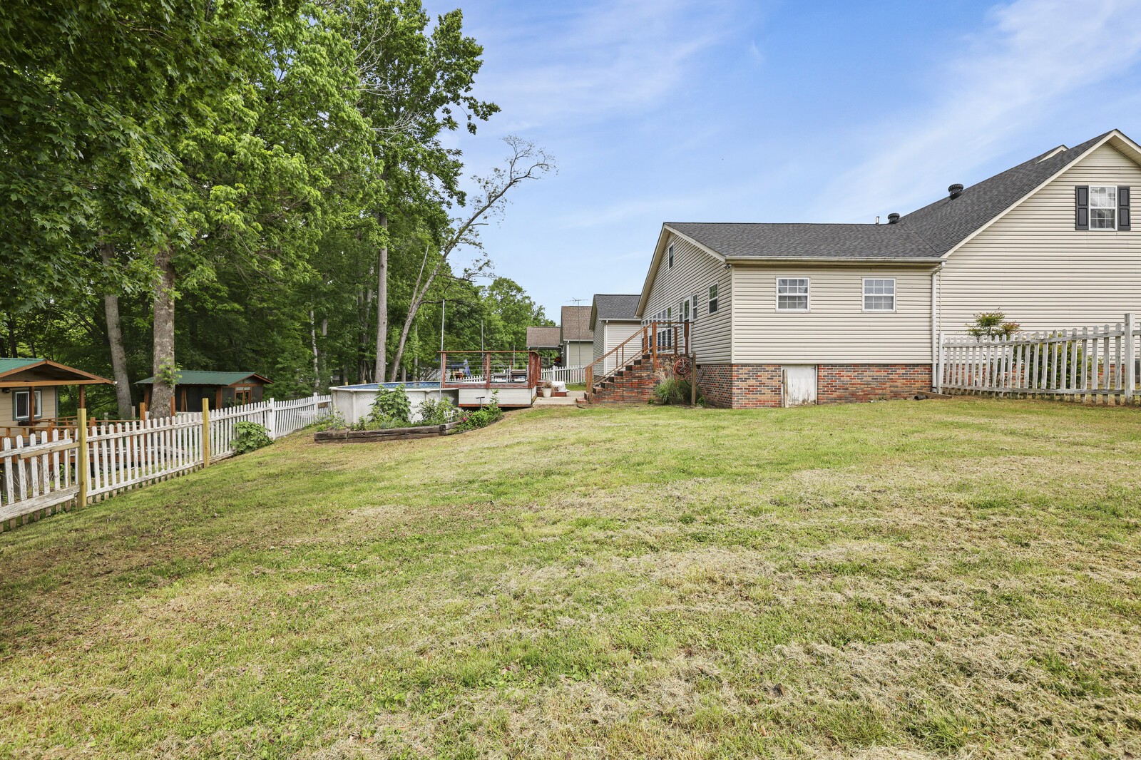 672 Old Snow Hill Rd