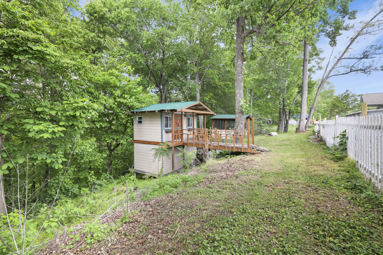 672 Old Snow Hill Rd