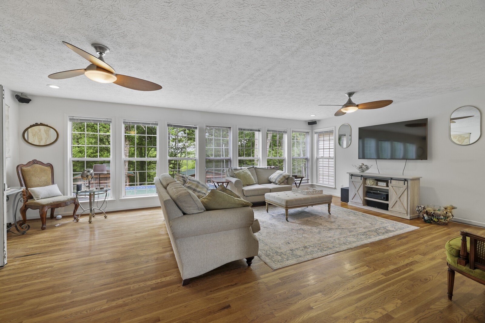 672 Old Snow Hill Rd