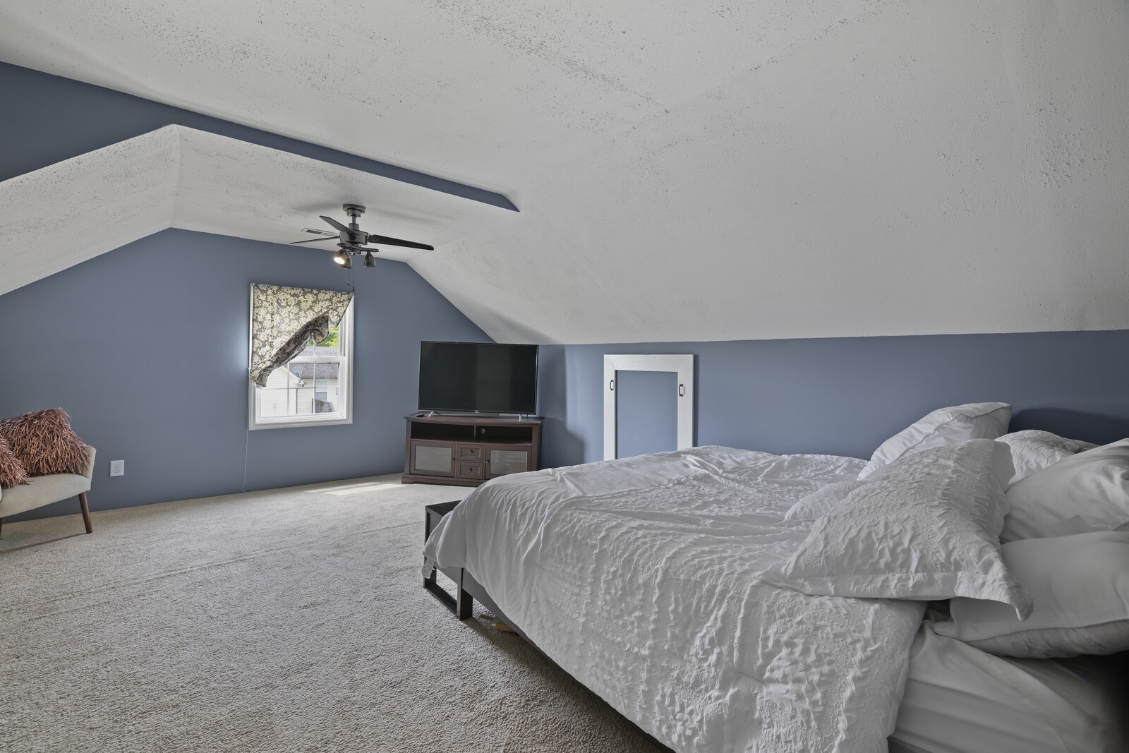672 Old Snow Hill Rd