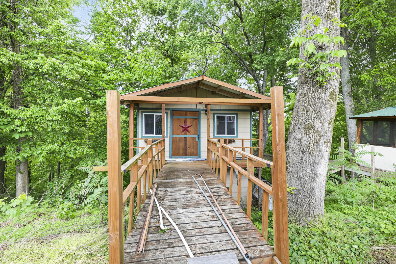 672 Old Snow Hill Rd