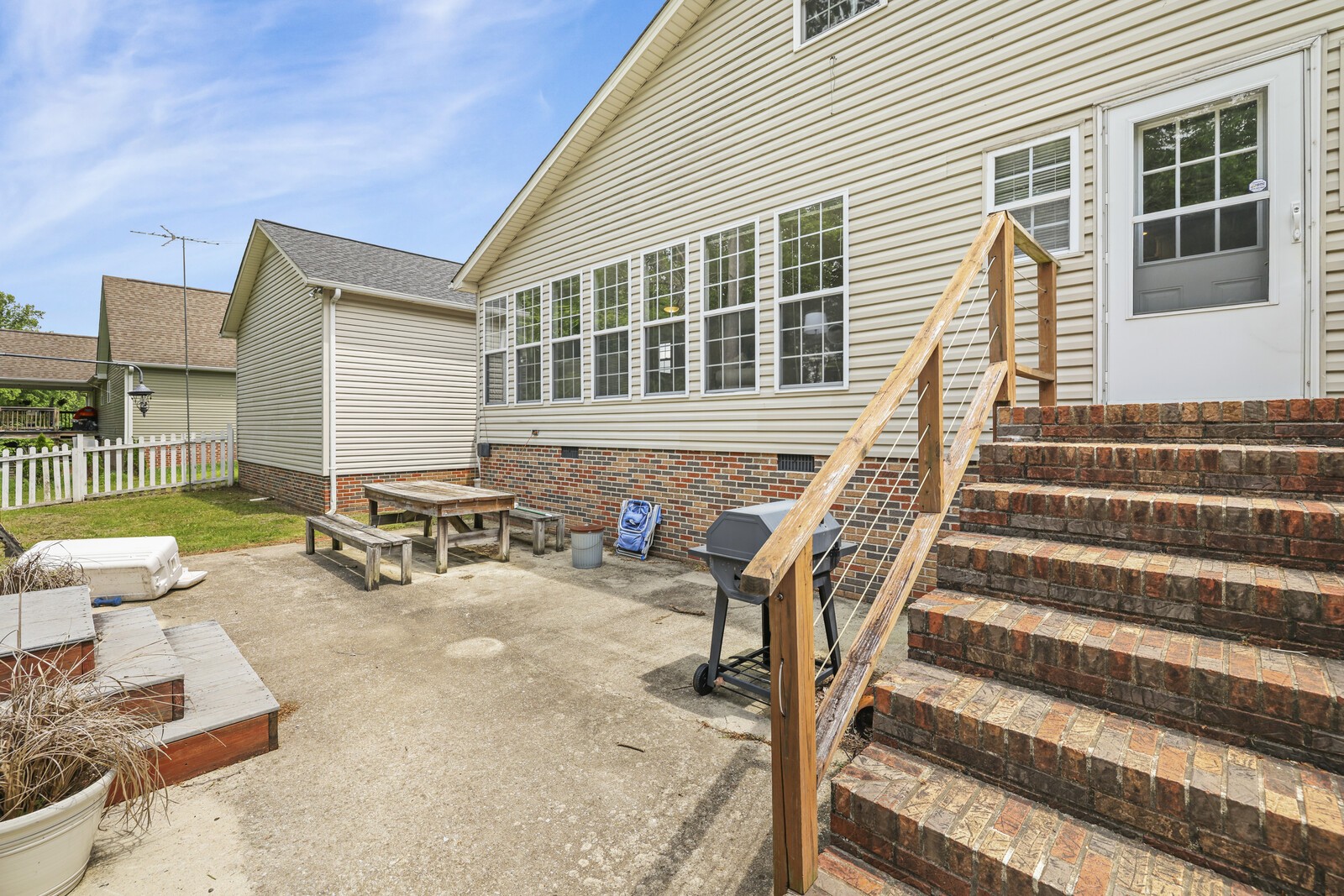 672 Old Snow Hill Rd