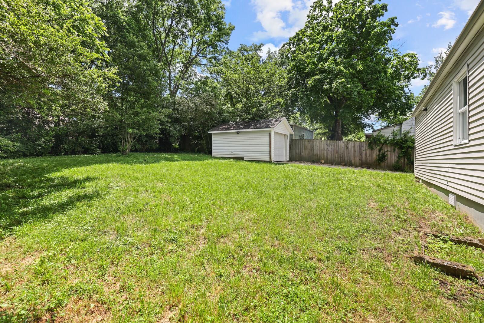 417 Lanier Dr