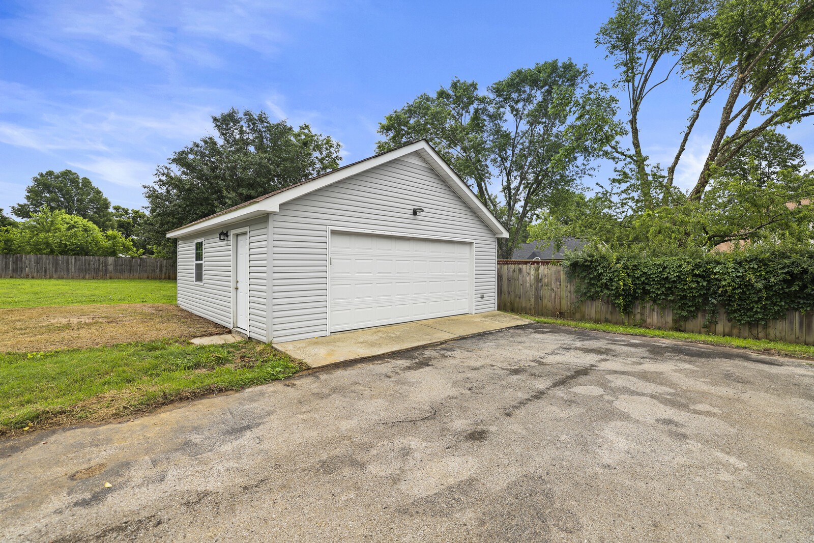 8351 Stewarts Bend Dr