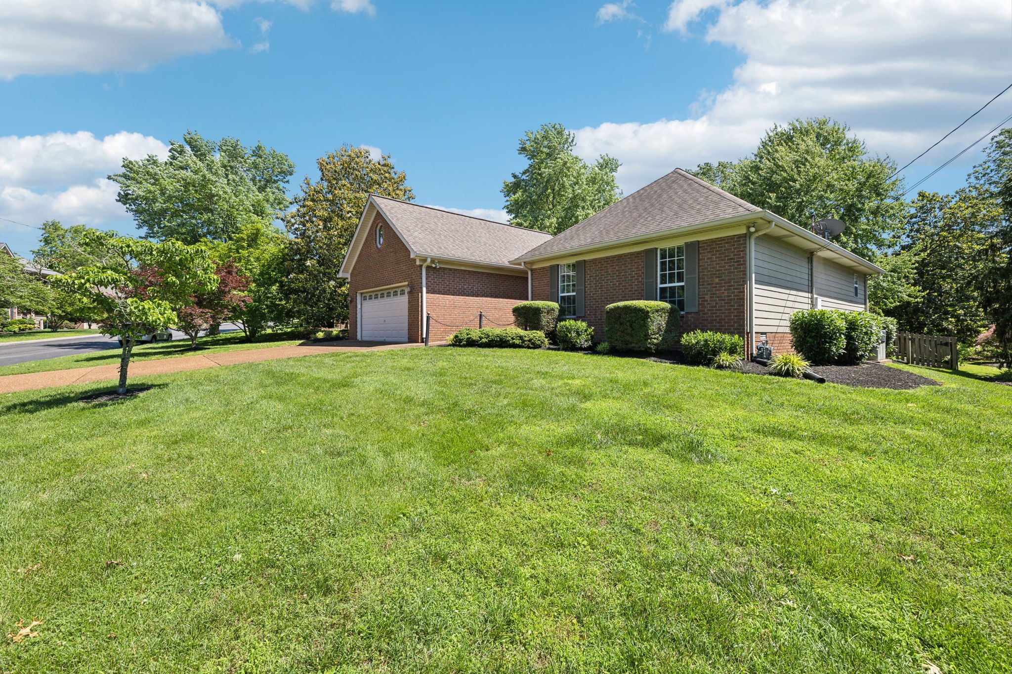 4348 Oakcrest Ln
