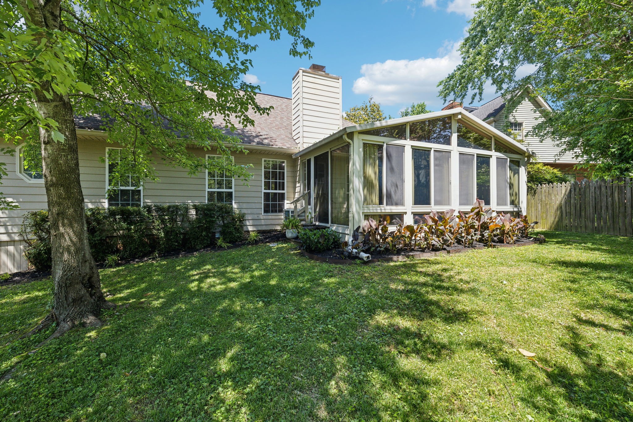 4348 Oakcrest Ln
