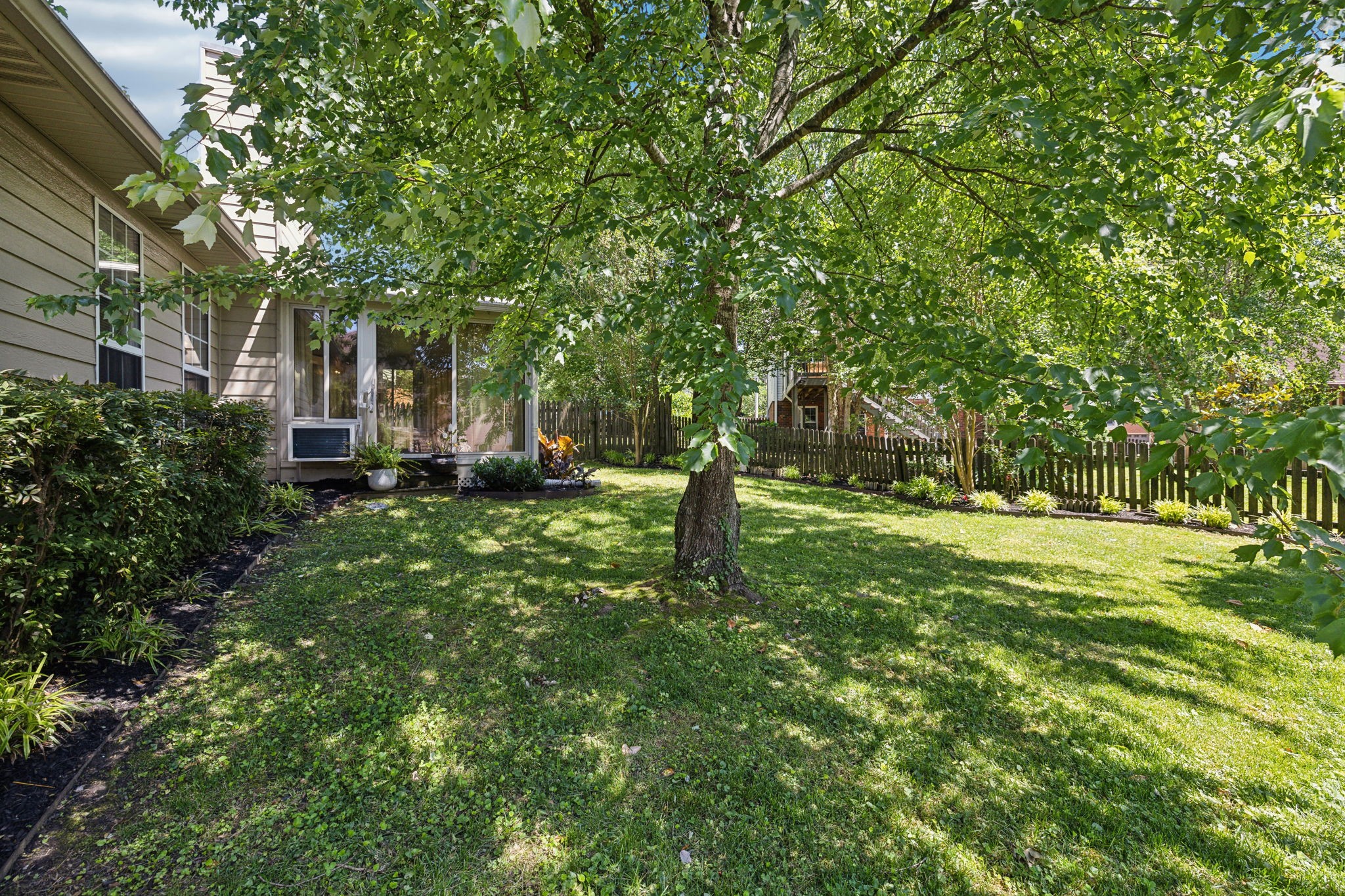 4348 Oakcrest Ln