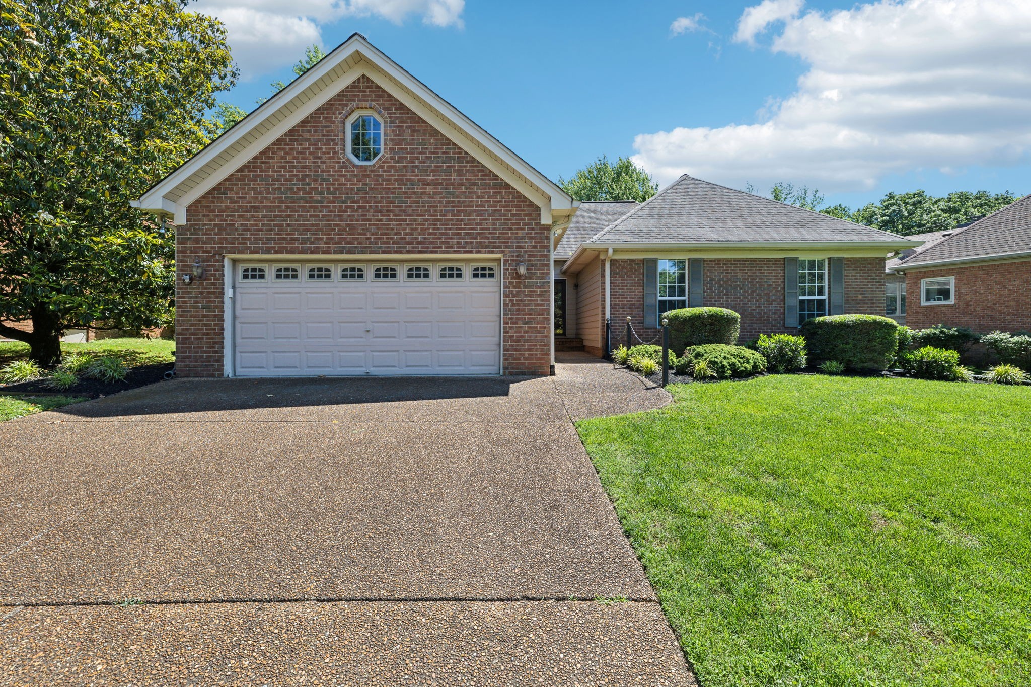4348 Oakcrest Ln