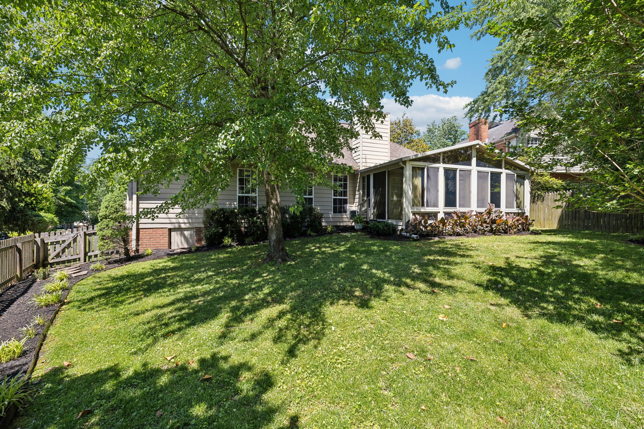 4348 Oakcrest Ln