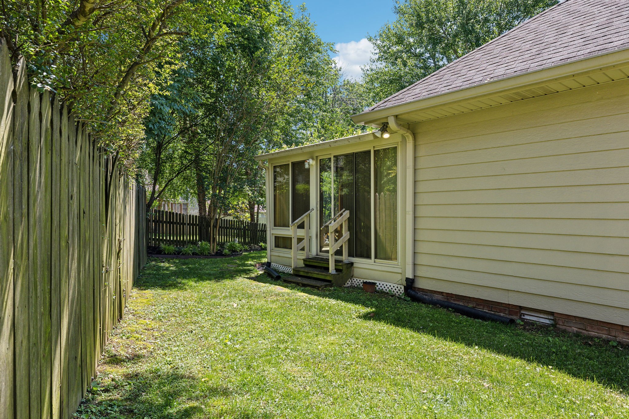4348 Oakcrest Ln