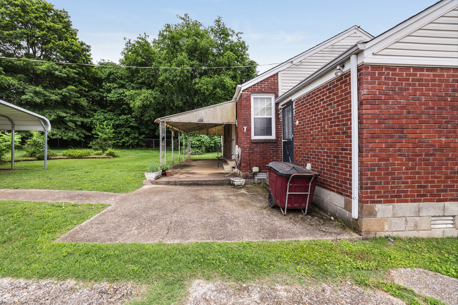 106 DuPont Ave