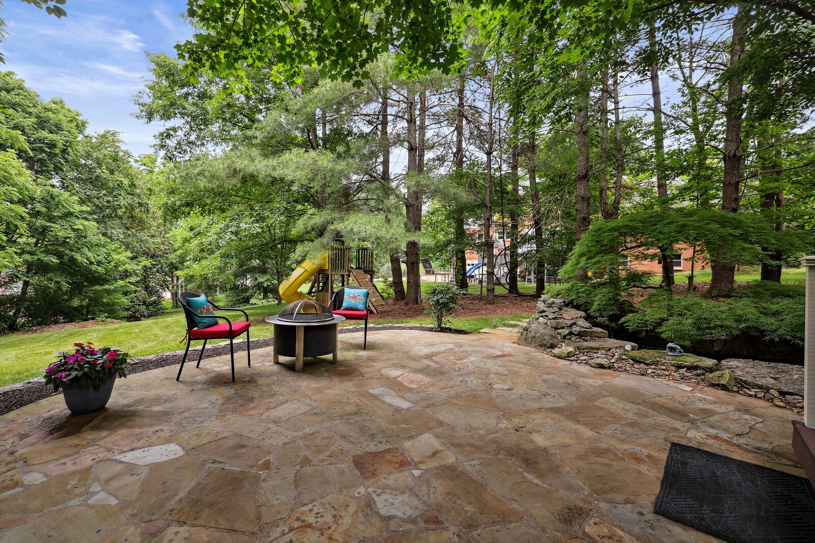 9326 Navaho Dr