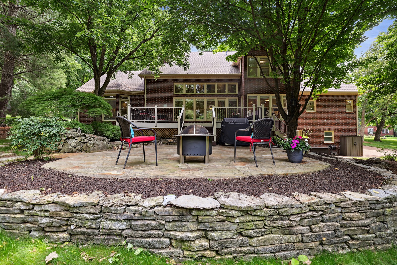 9326 Navaho Dr