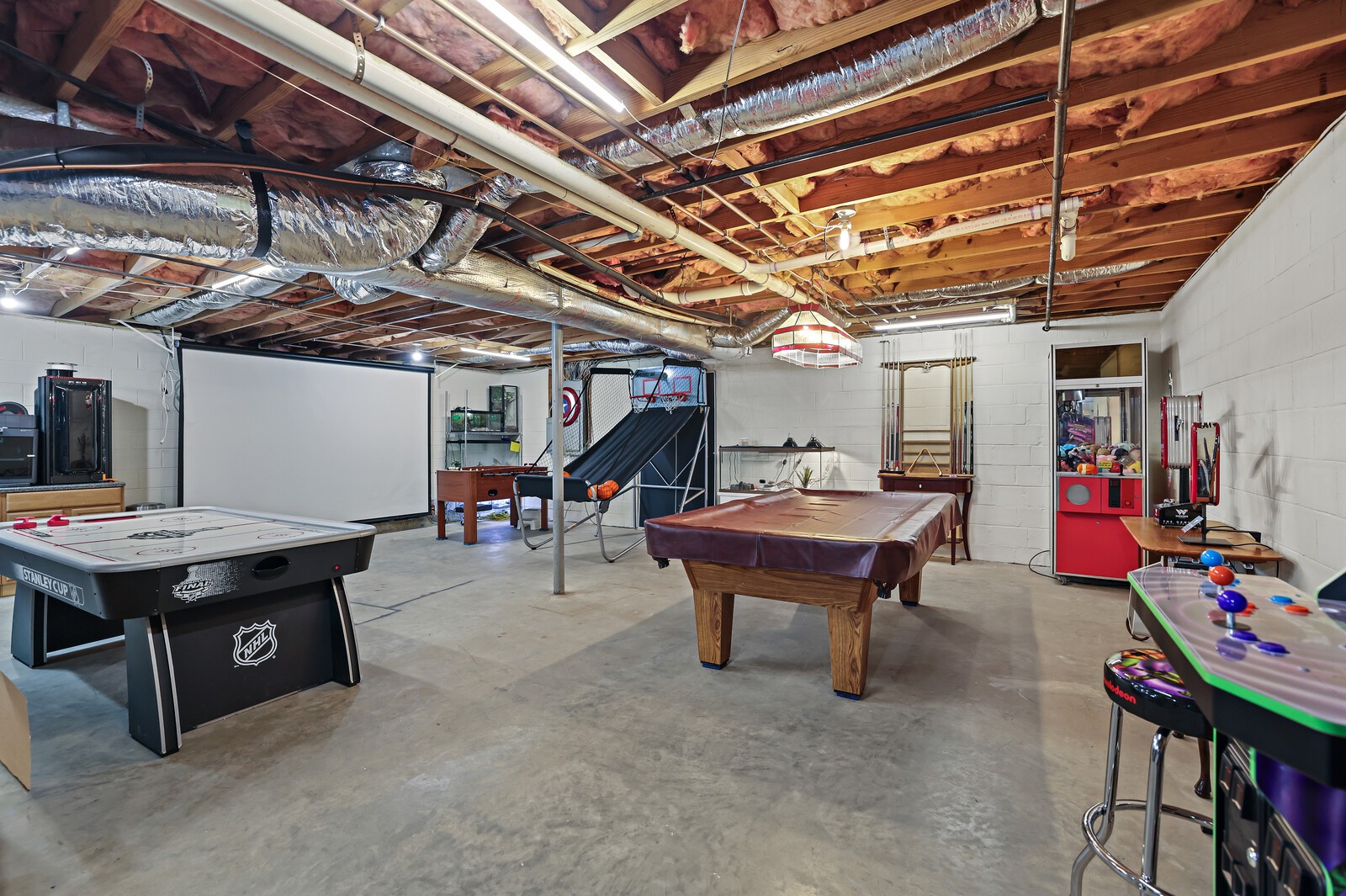 9326 Navaho Dr