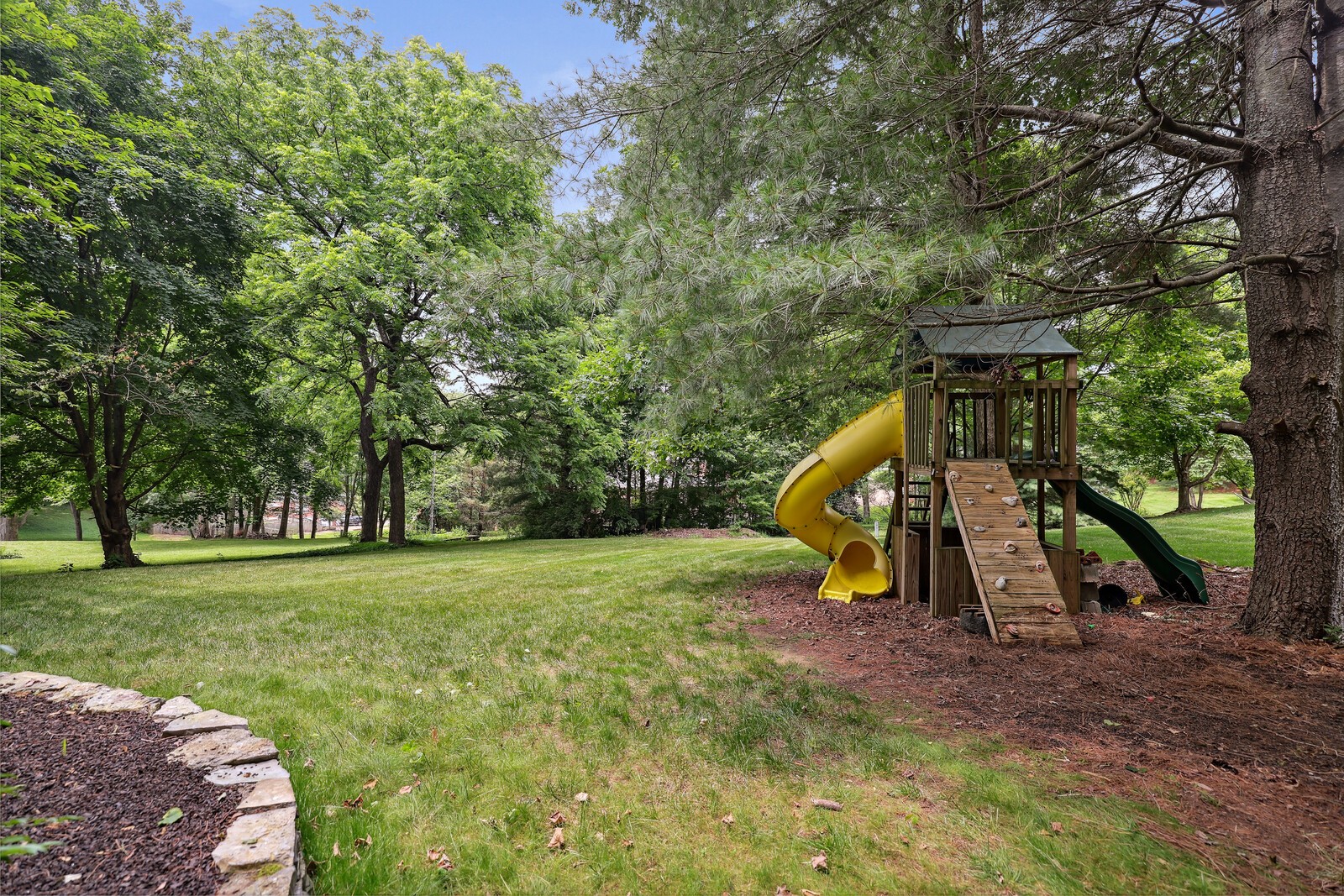 9326 Navaho Dr