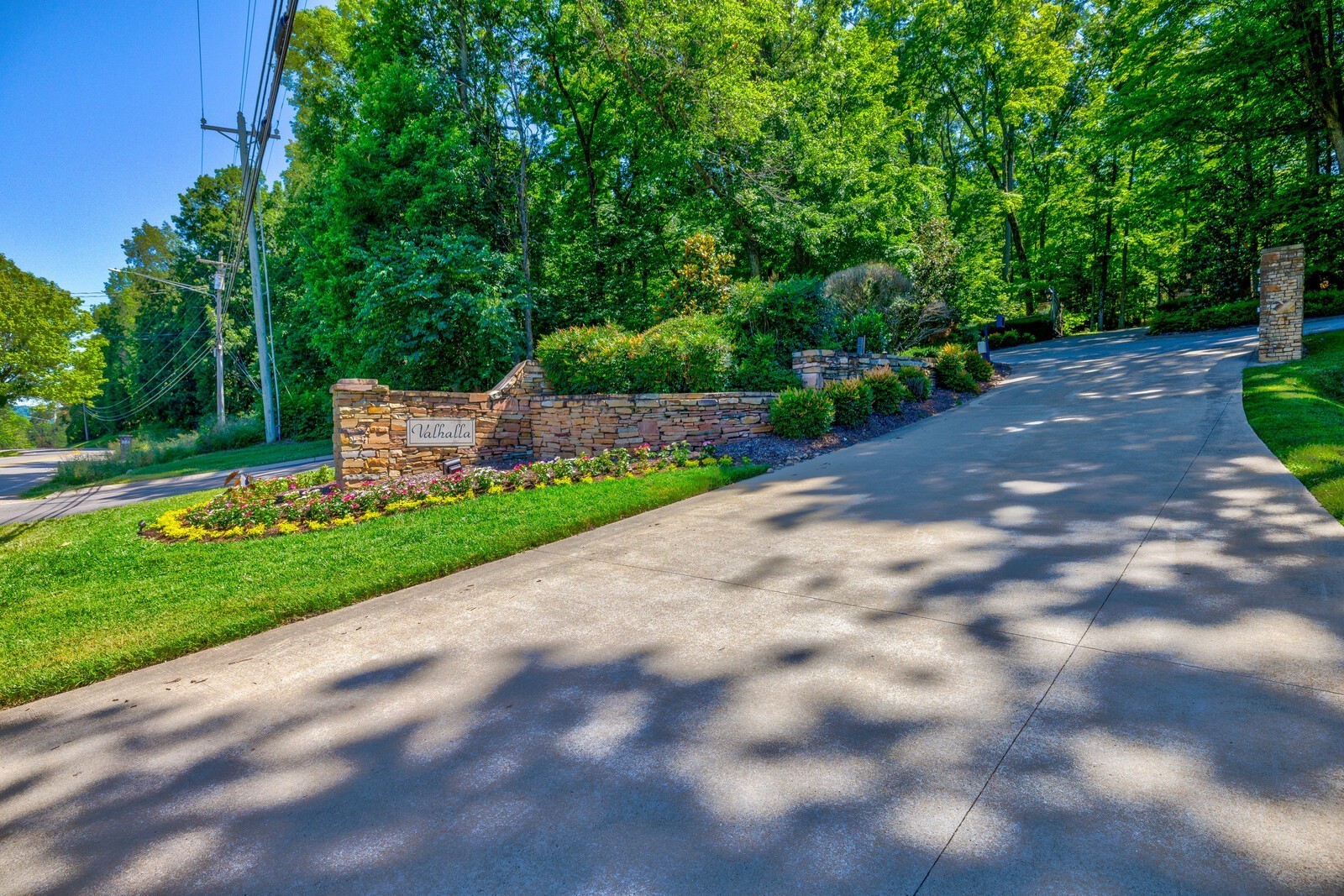 730 Valhalla Ln