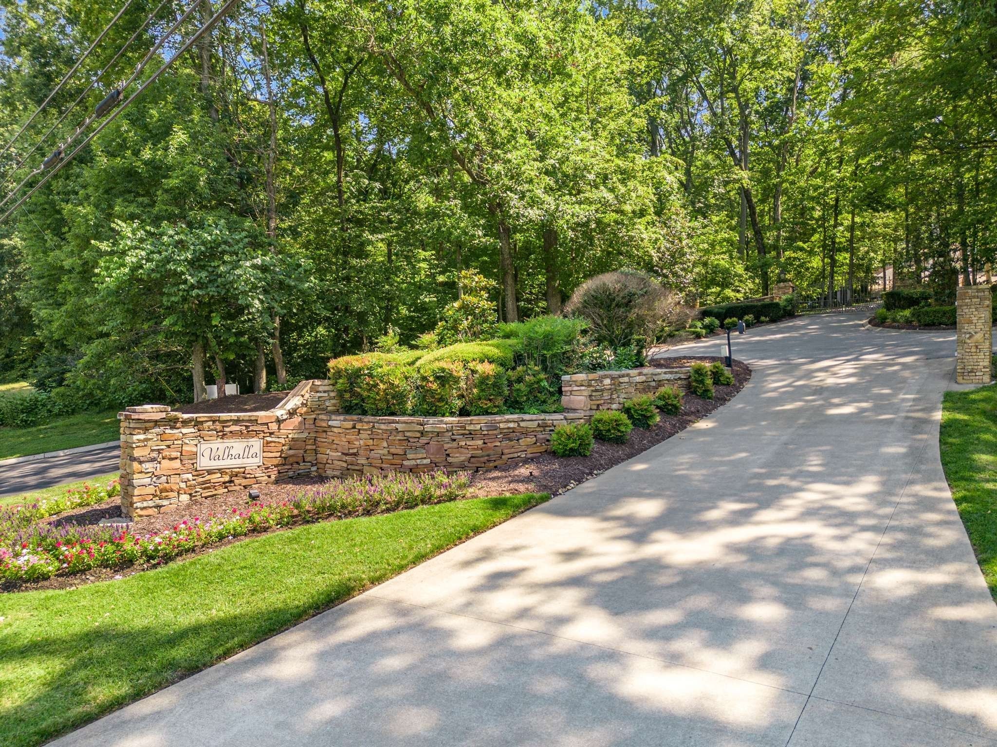 730 Valhalla Ln