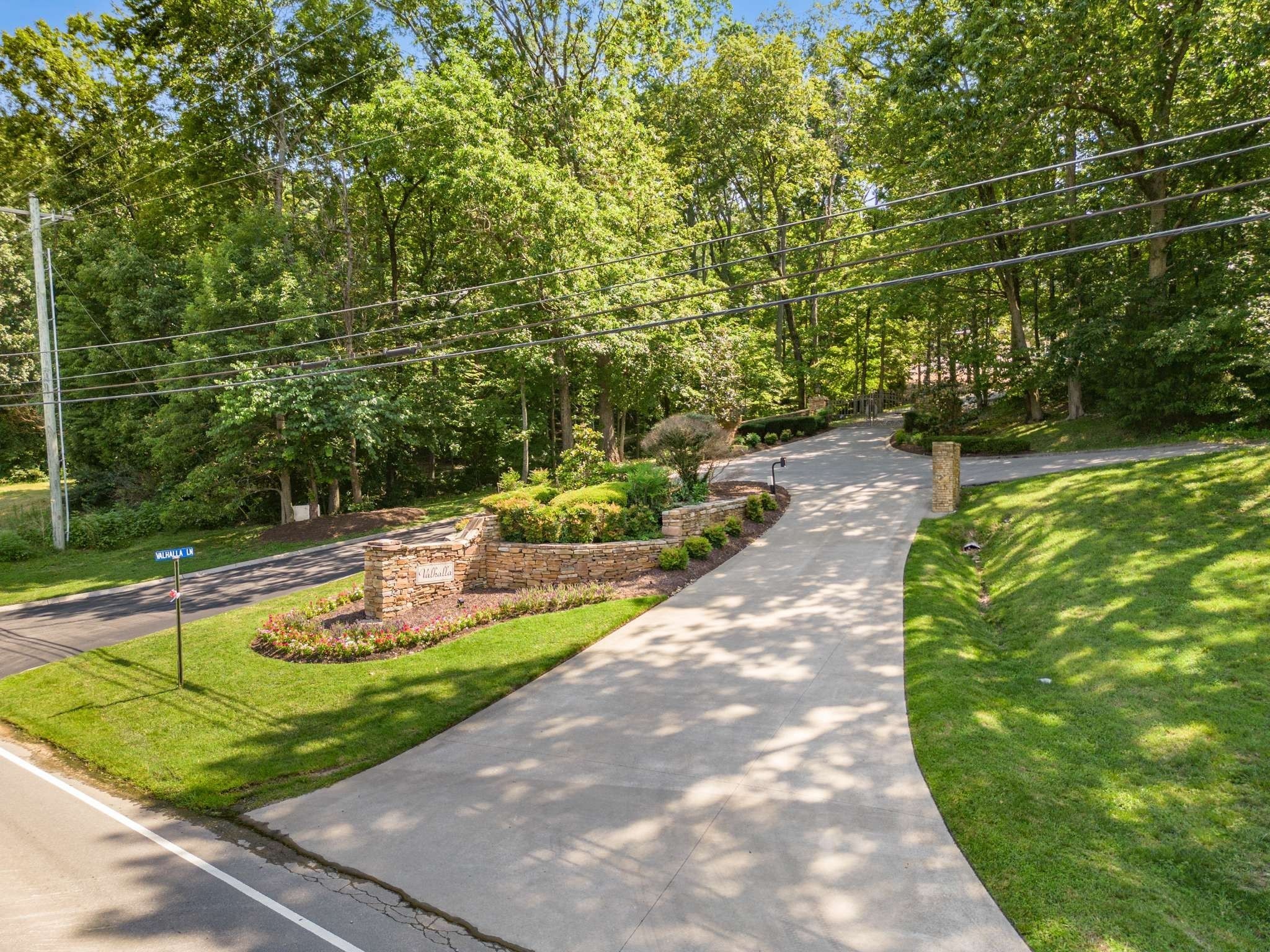730 Valhalla Ln