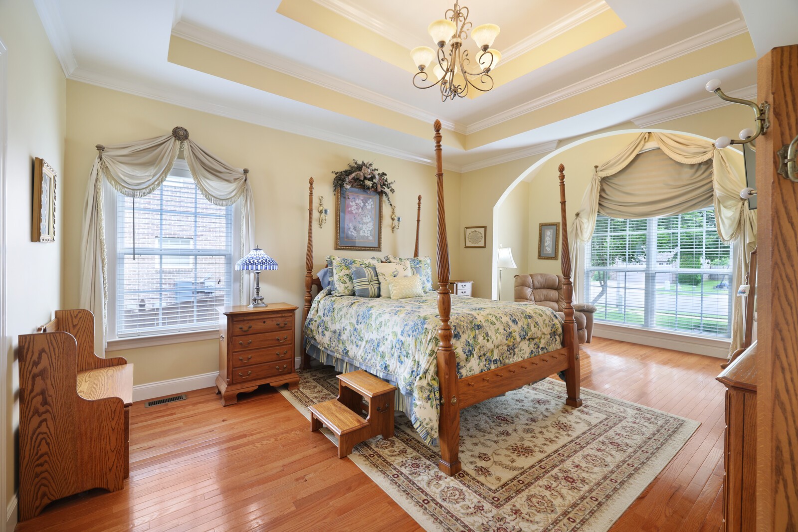 3020 Brookside Path