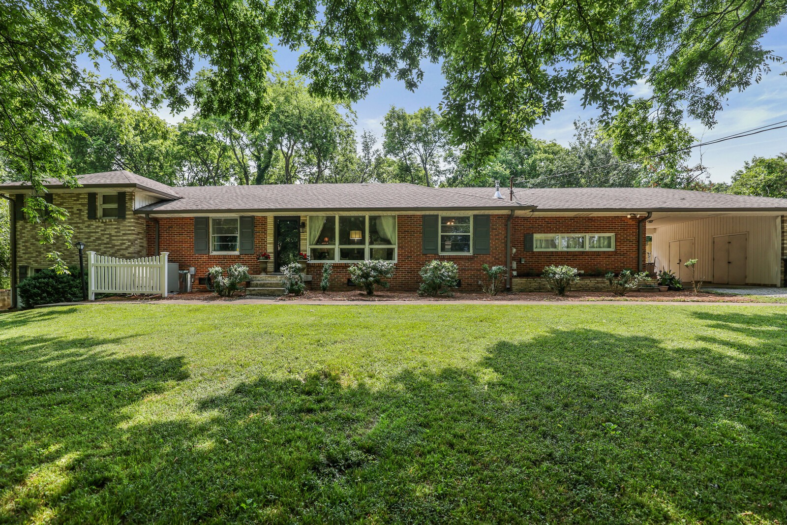737 Howse Ave