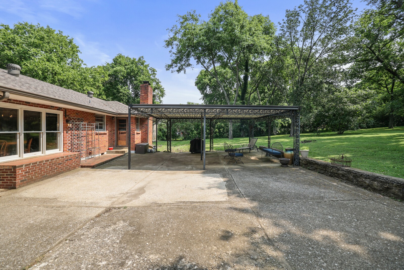737 Howse Ave