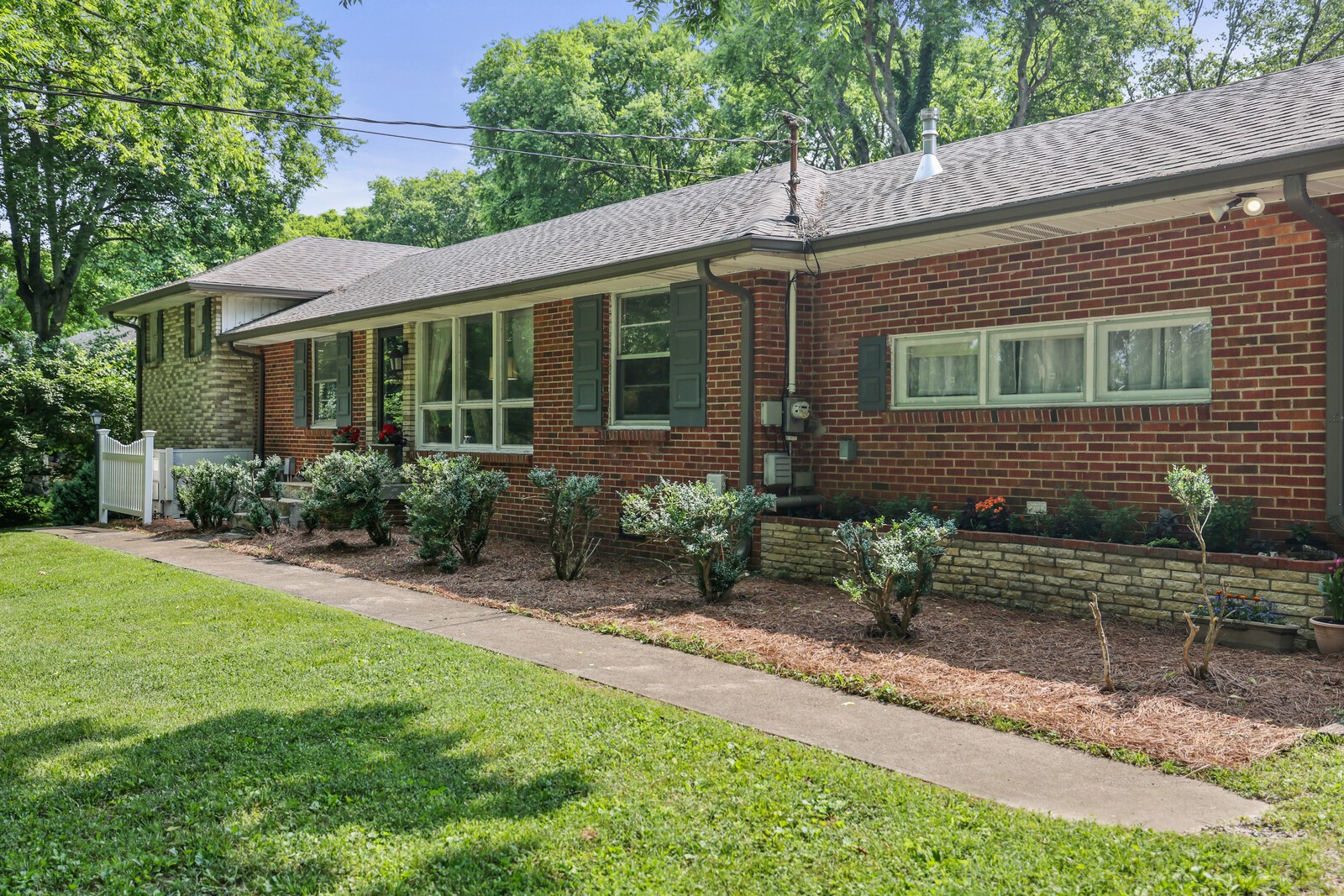737 Howse Ave