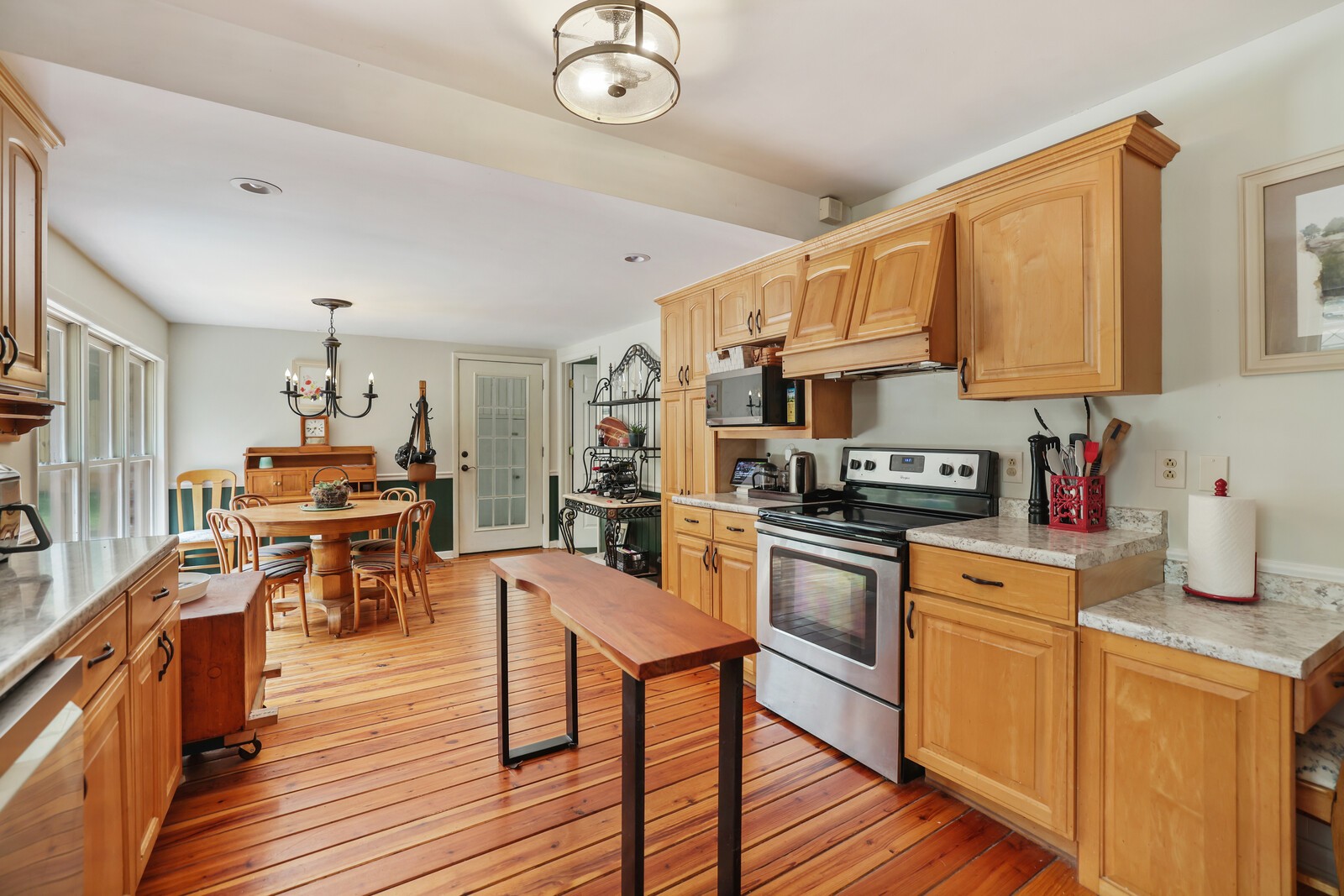 737 Howse Ave