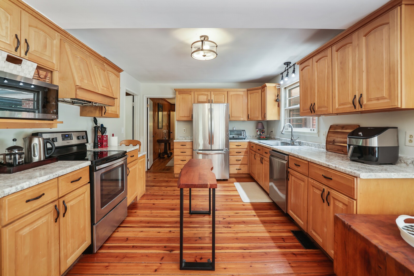737 Howse Ave