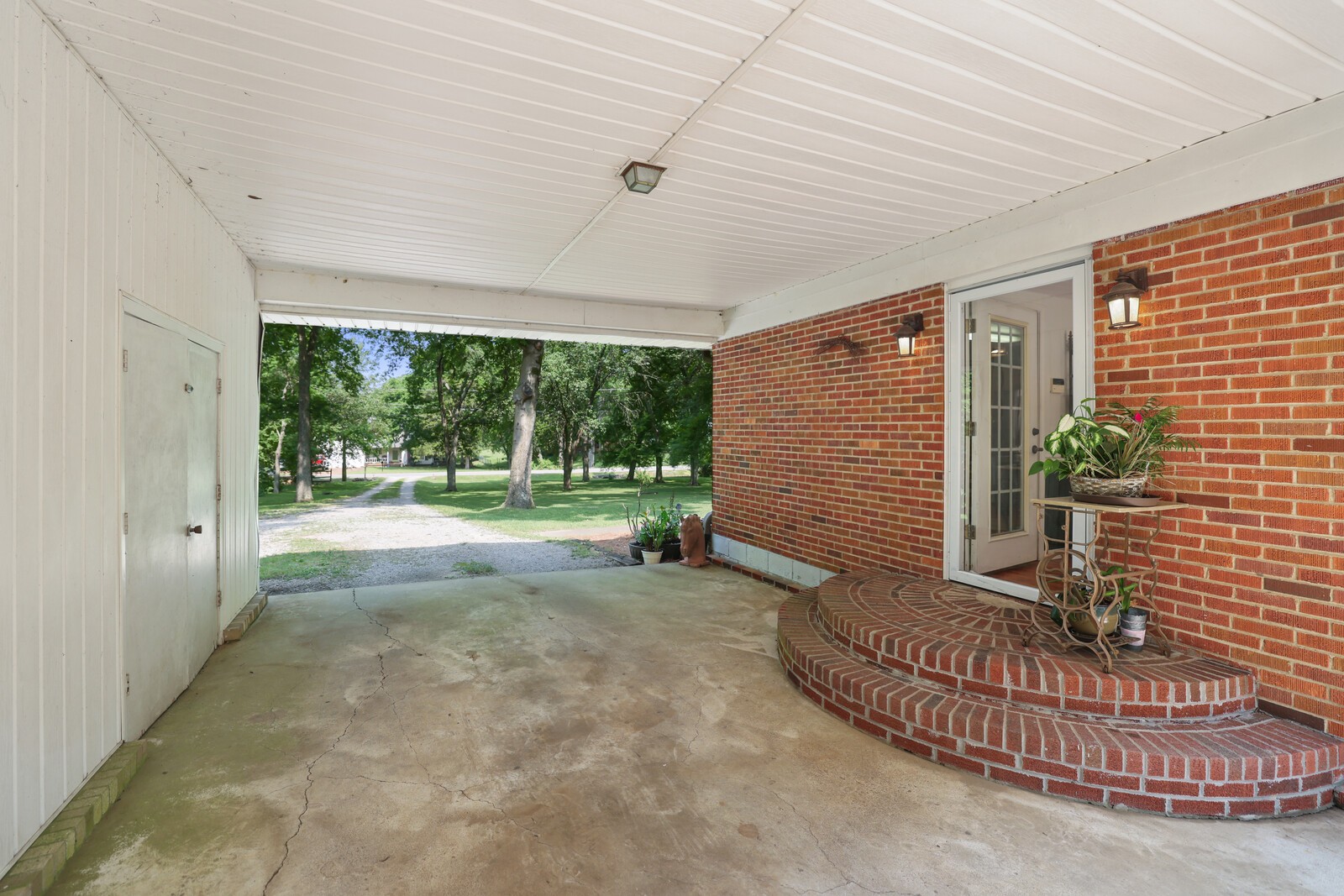 737 Howse Ave