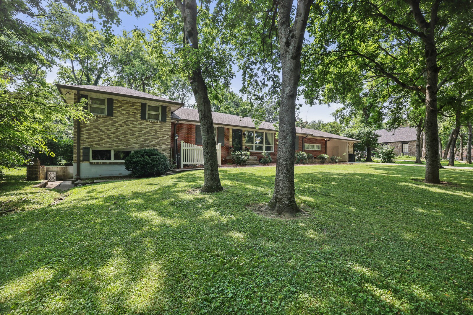737 Howse Ave