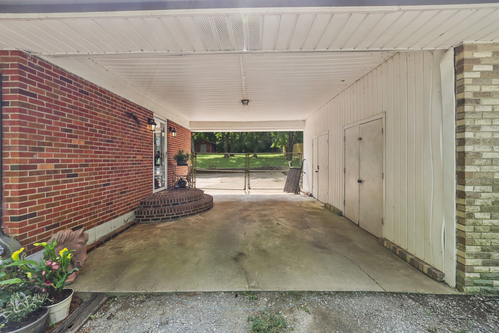 737 Howse Ave